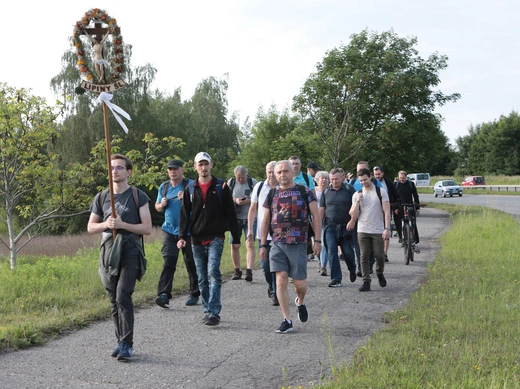 Pielgrzymka mężczyzn do Piekar - część 1