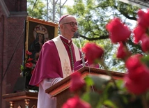 Abp Adrian Galbas na pielgrzymce mężczyzn i młodzieńców do sanktuarium w Piekarach Śląskich.