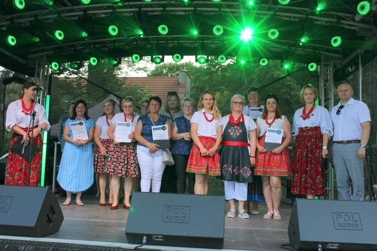 Łąkta. Majówka przy stawie