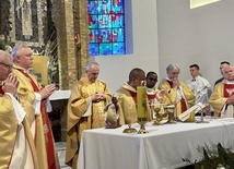 Podczas odputu w parafii w Cielądzu uwielbiano Boga Trójosobowego.