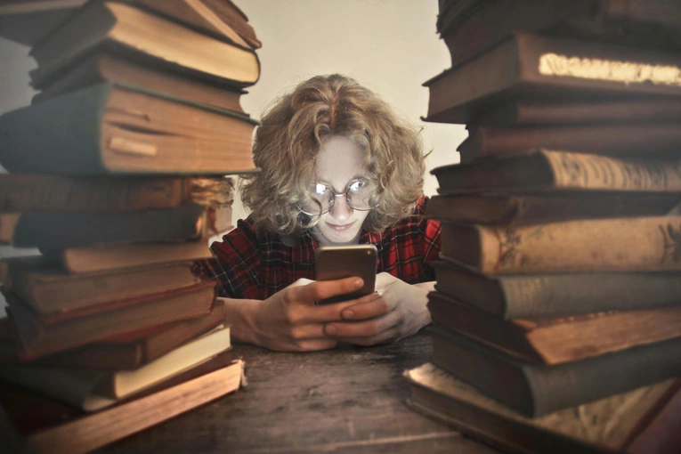 Szkoła bez smartfona – czy to możliwe?
