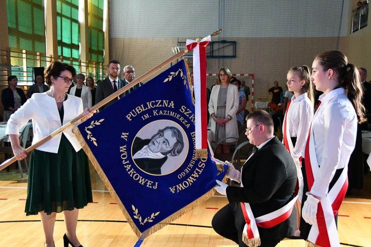 Wojakowa. Nadanie i poświęcenie sztandaru szkoły