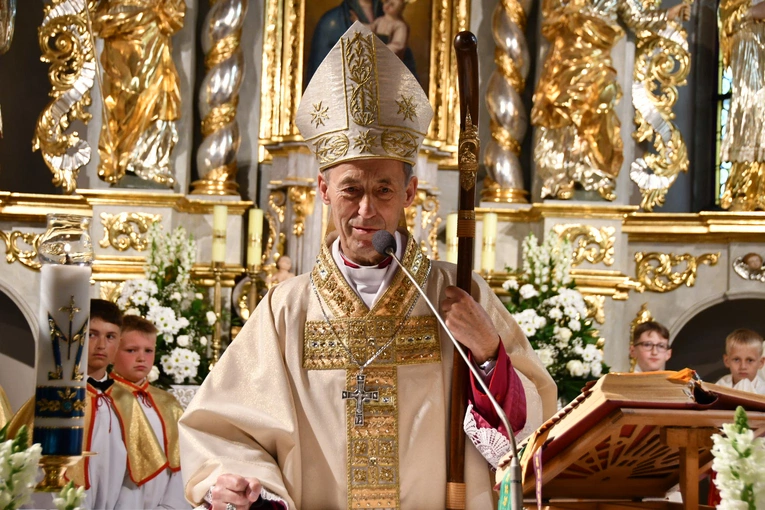 Wojakowa. Nadanie i poświęcenie sztandaru szkoły