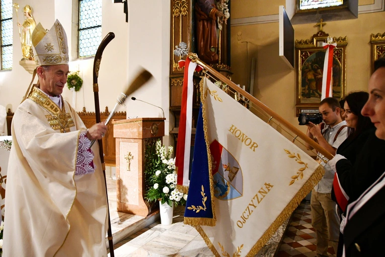 Wojakowa. Nadanie i poświęcenie sztandaru szkoły