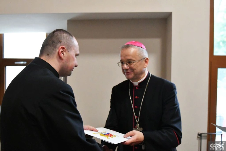 Zmiany kapłańskie wśród wikariuszy