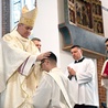 Najważniejszy moment – nałożenie rąk przez biskupa.