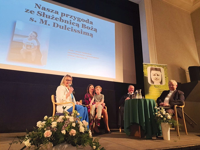 Pod koniec sympozjum opowiedziano o cudownym wstawiennictwie s. Dulcissimy.
