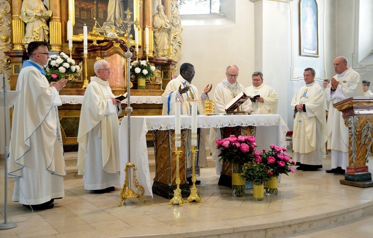 Eucharystia w kościele pw. św. Jacka w Kamieniu Śląskim.