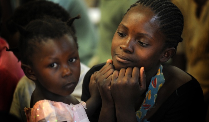 WHO/UNICEF: Nowy raport wskazuje braki w zakresie zdrowia menstruacyjnego w szkołach