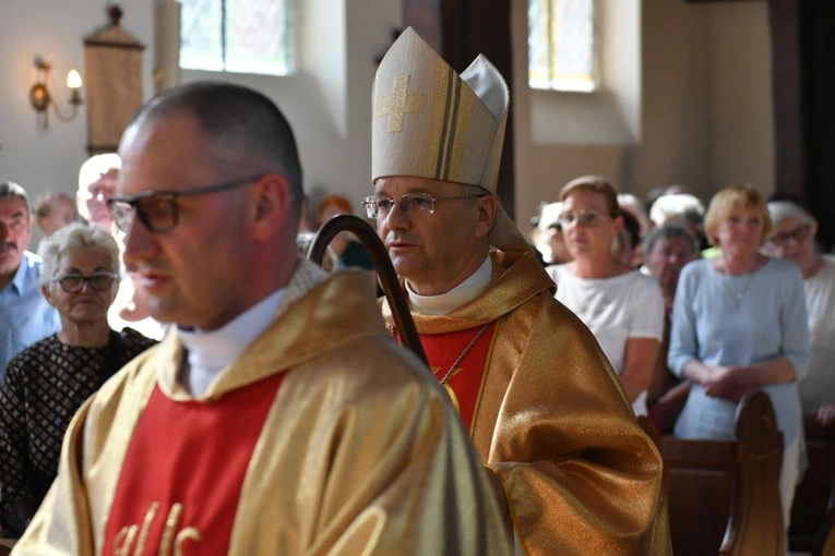 Kościół w Lutolu Suchym odbudowany i poświęcony