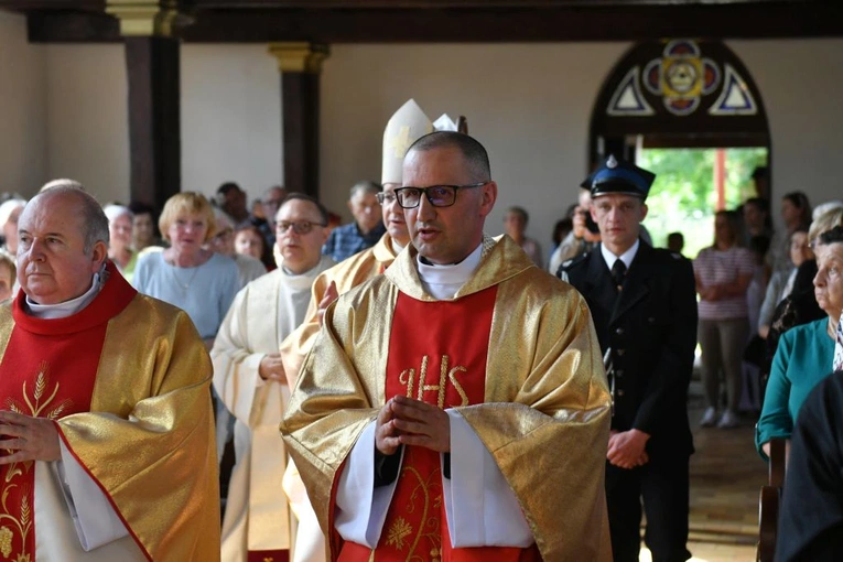 Kościół w Lutolu Suchym odbudowany i poświęcony