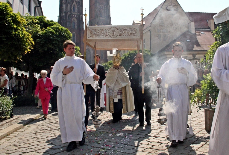 Abp Kupny: Eucharystia jest naszym największym skarbem