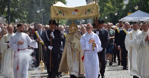 Procesja eucharystyczna ulicami Radomia