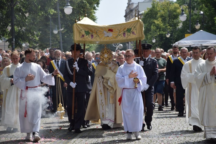 Procesja eucharystyczna ulicami Radomia