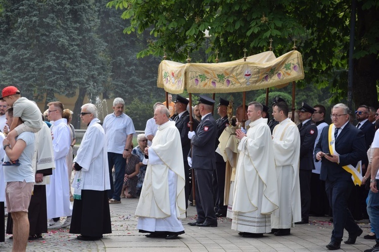 Procesja Bożego Ciała przeszła od katedry do fary.