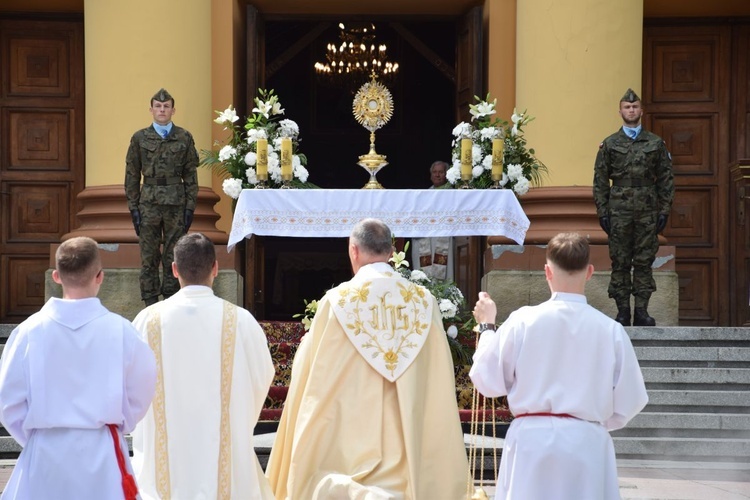 Procesja Bożego Ciała przeszła od katedry do fary.