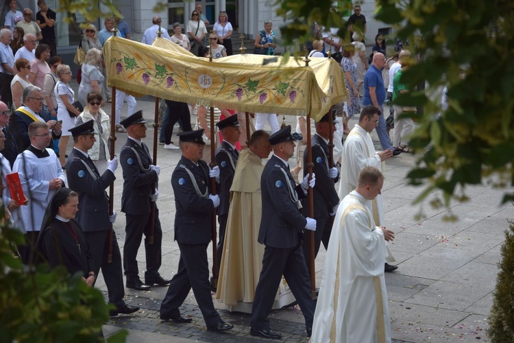 Procesja Bożego Ciała przeszła od katedry do fary.