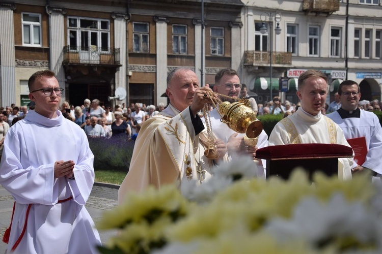 Procesja Bożego Ciała przeszła od katedry do fary.