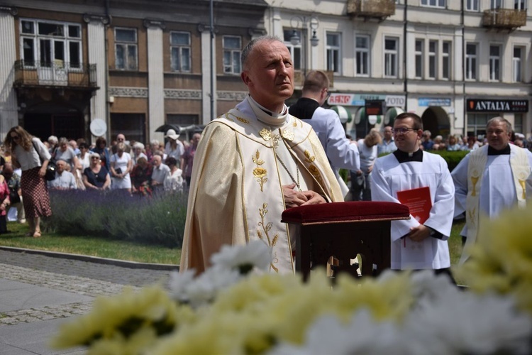 Procesja Bożego Ciała przeszła od katedry do fary.