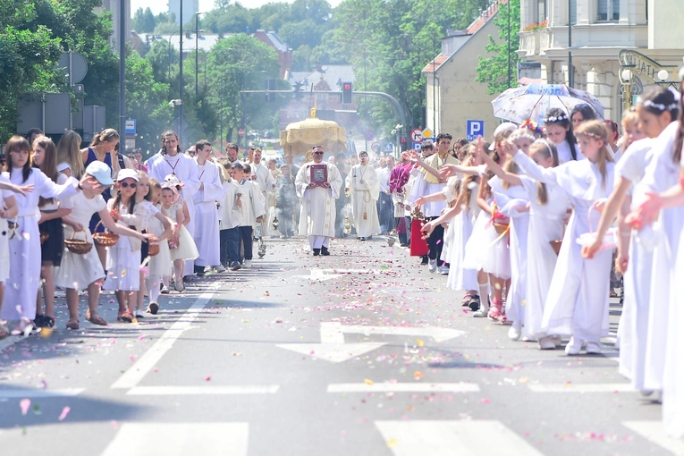 Olsztyn. Uroczystość Najświętszego Ciała i Krwi Chrystusa