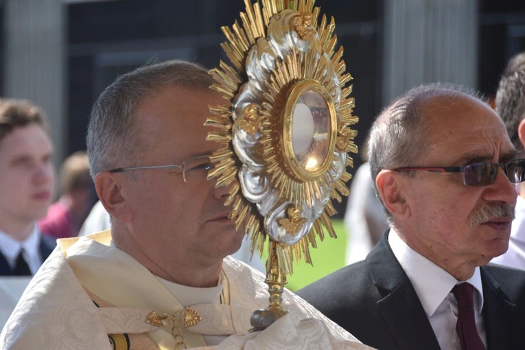Bp Lityński: Miłości Jezusa nie da się zamknąć w murach świątyń