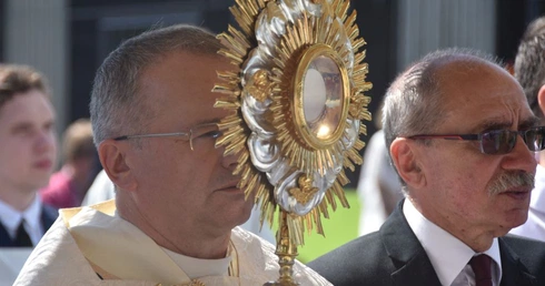 Bp Lityński: Miłości Jezusa nie da się zamknąć w murach świątyń