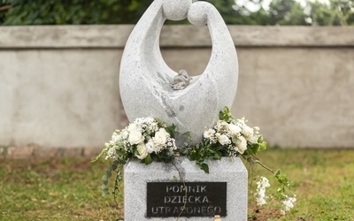 Pomnik Dziecka Utraconego w Jaworzynie Śląskiej.
