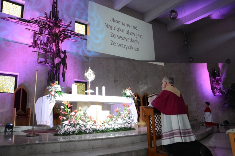 Uwielbienie w wieczór Bożego Ciała w Opolu