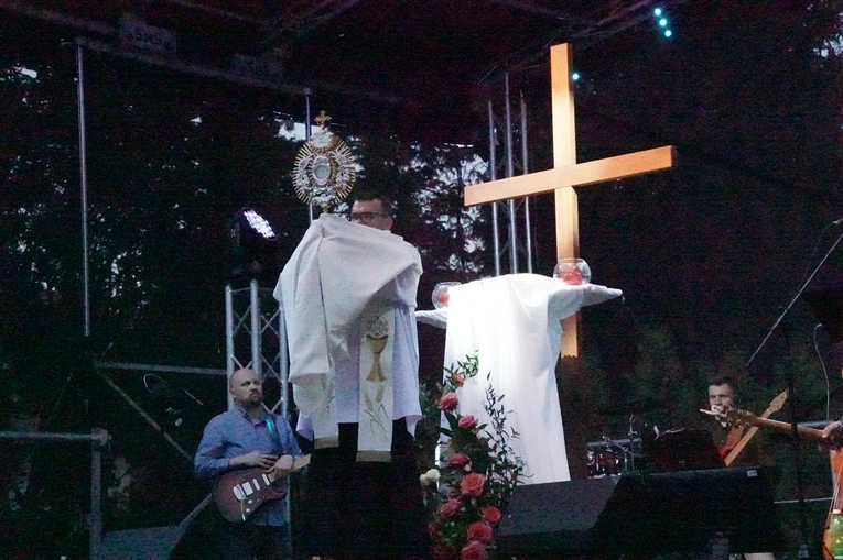 Boże Ciało. Wieczorne modlitwy uwielbienia