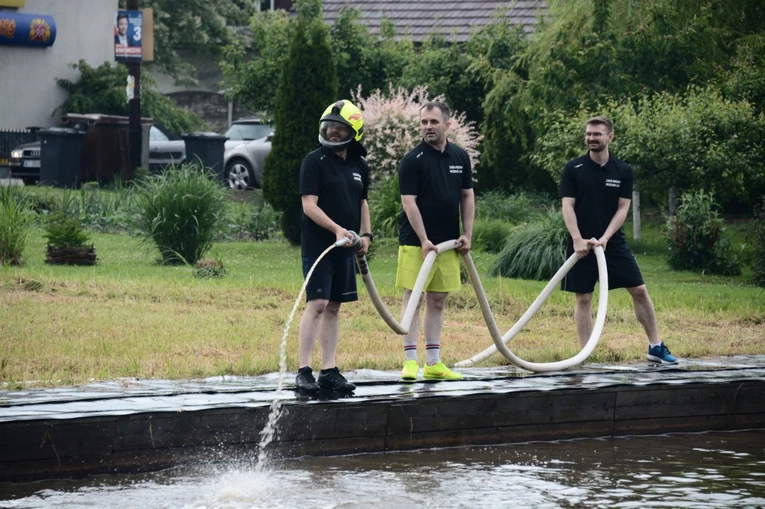 Wasserball w Przechodzie, czyli księża kontra strażacy