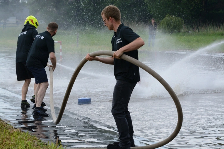 Wasserball w Przechodzie, czyli księża kontra strażacy