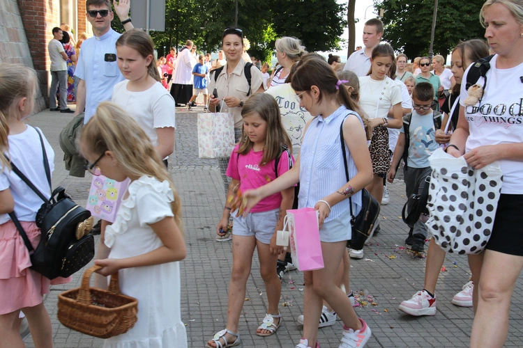 Płock. Dzień Dziecka w ogrodzie biskupim