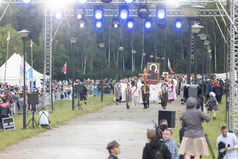 Kościół młodych na Polach Lednickich
