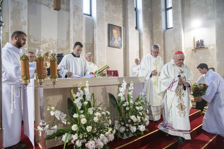 Kaplica w parafii bł. Stefana Wyszyńskiego w Szeligach