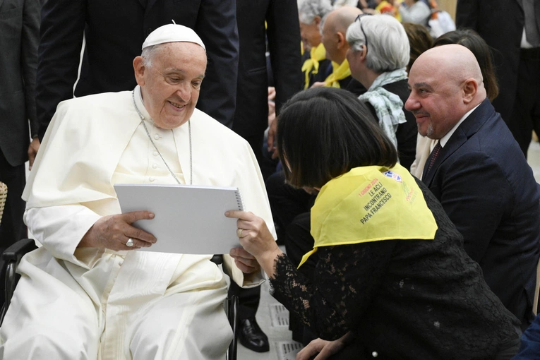 Papież: Stańmy się chlebem łamanym dla innych