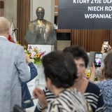 Popiersia św. Jana Pawła II i bł. Stefana Wyszyńskiego