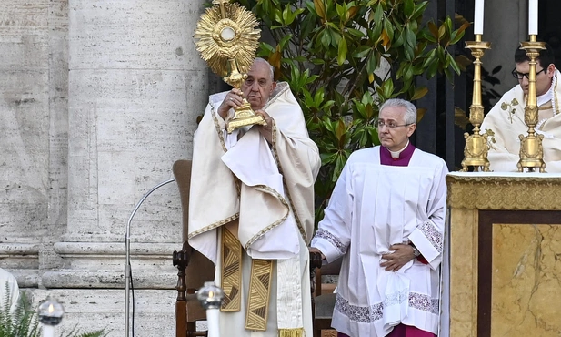 Franciszek odczas procesji Bożego Ciała