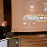 Przywitanie uczestników konferencji "Jezu, ufam Tobie"