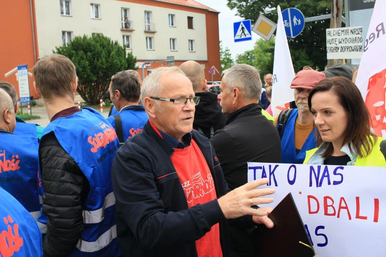 Protest przeciwko likwidacji Walcowni Rur Andrzej w Zawadzkiem