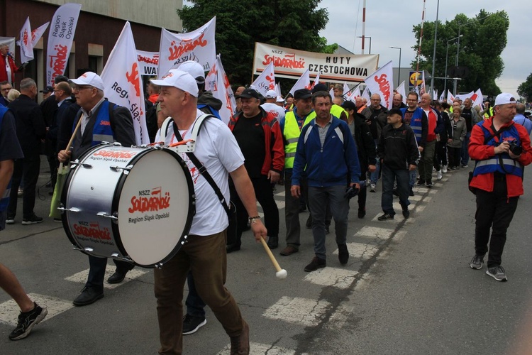 Protest przeciwko likwidacji Walcowni Rur Andrzej w Zawadzkiem