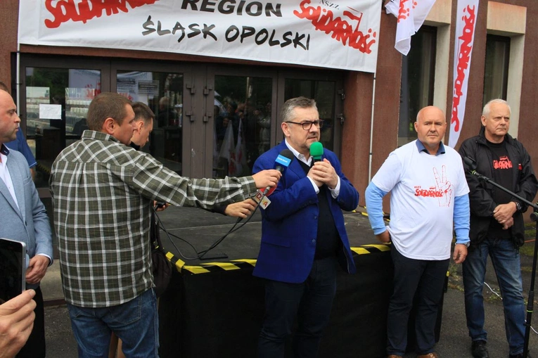 Protest przeciwko likwidacji Walcowni Rur Andrzej w Zawadzkiem