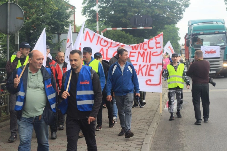 Protest przeciwko likwidacji Walcowni Rur Andrzej w Zawadzkiem
