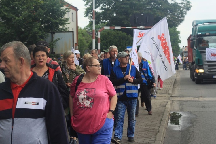 Protest przeciwko likwidacji Walcowni Rur Andrzej w Zawadzkiem