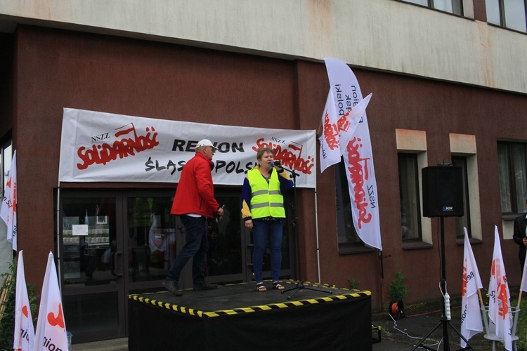 Protest przeciwko likwidacji Walcowni Rur Andrzej w Zawadzkiem