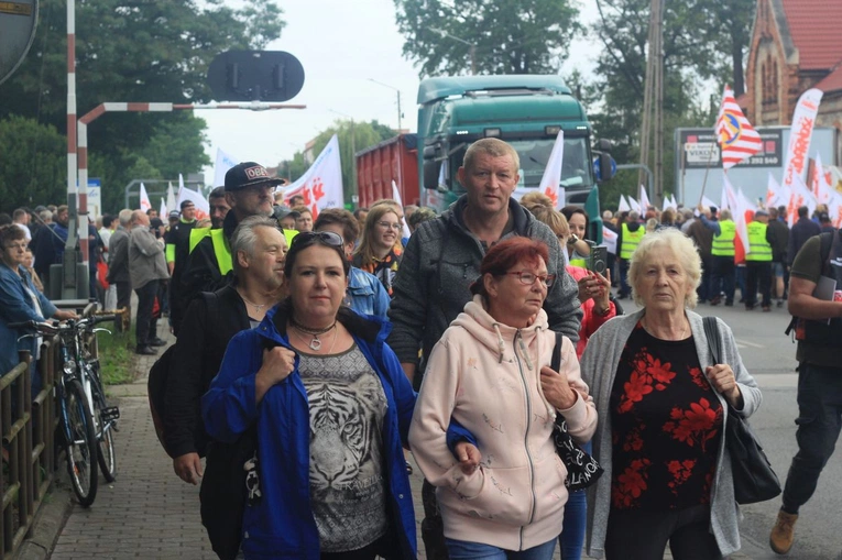 Protest przeciwko likwidacji Walcowni Rur Andrzej w Zawadzkiem