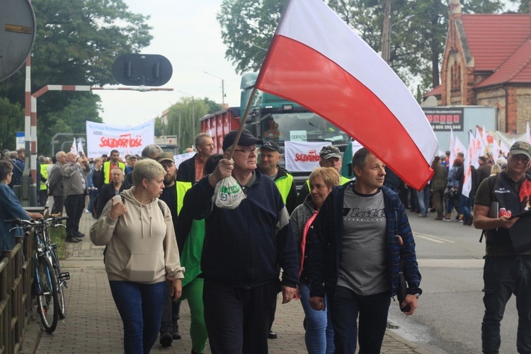 Protest przeciwko likwidacji Walcowni Rur Andrzej w Zawadzkiem