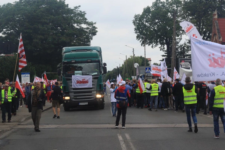 Protest przeciwko likwidacji Walcowni Rur Andrzej w Zawadzkiem