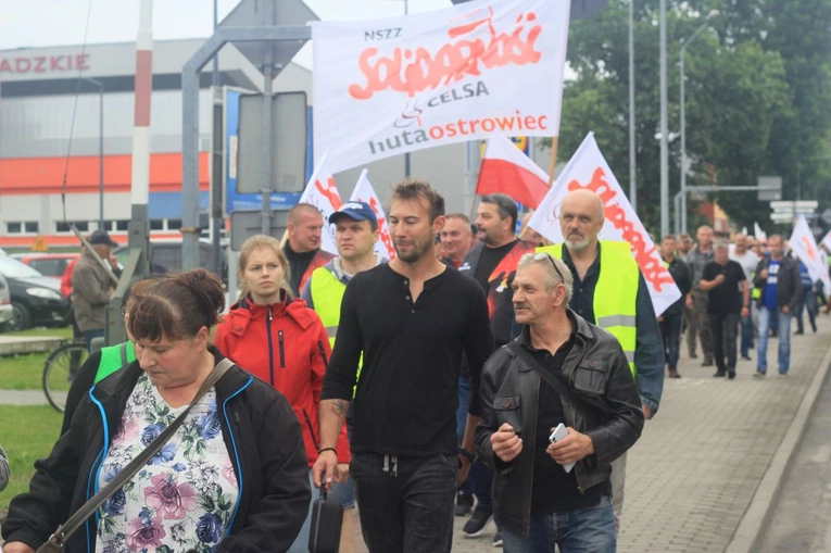 Protest przeciwko likwidacji Walcowni Rur Andrzej w Zawadzkiem