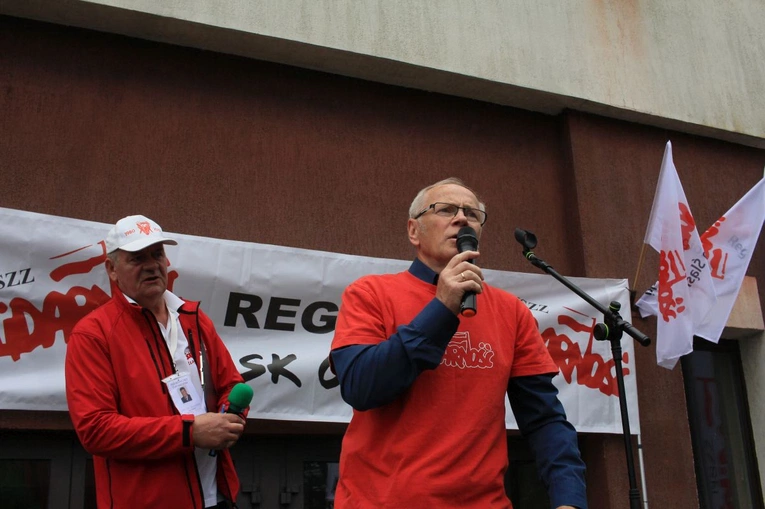 Protest przeciwko likwidacji Walcowni Rur Andrzej w Zawadzkiem