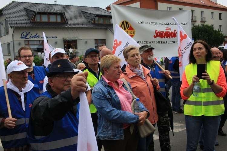 Protest przeciwko likwidacji Walcowni Rur Andrzej w Zawadzkiem